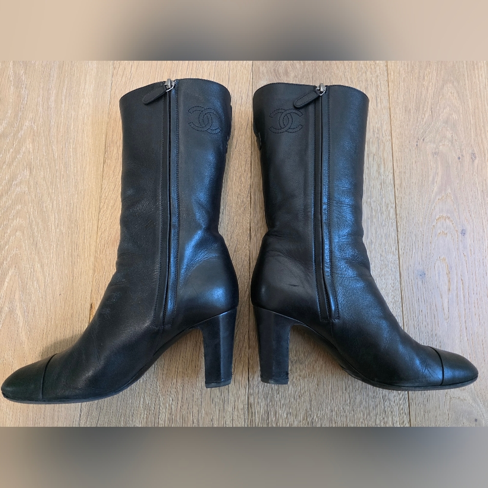 CHANEL Black Leather Boots - Picture 3 of 16